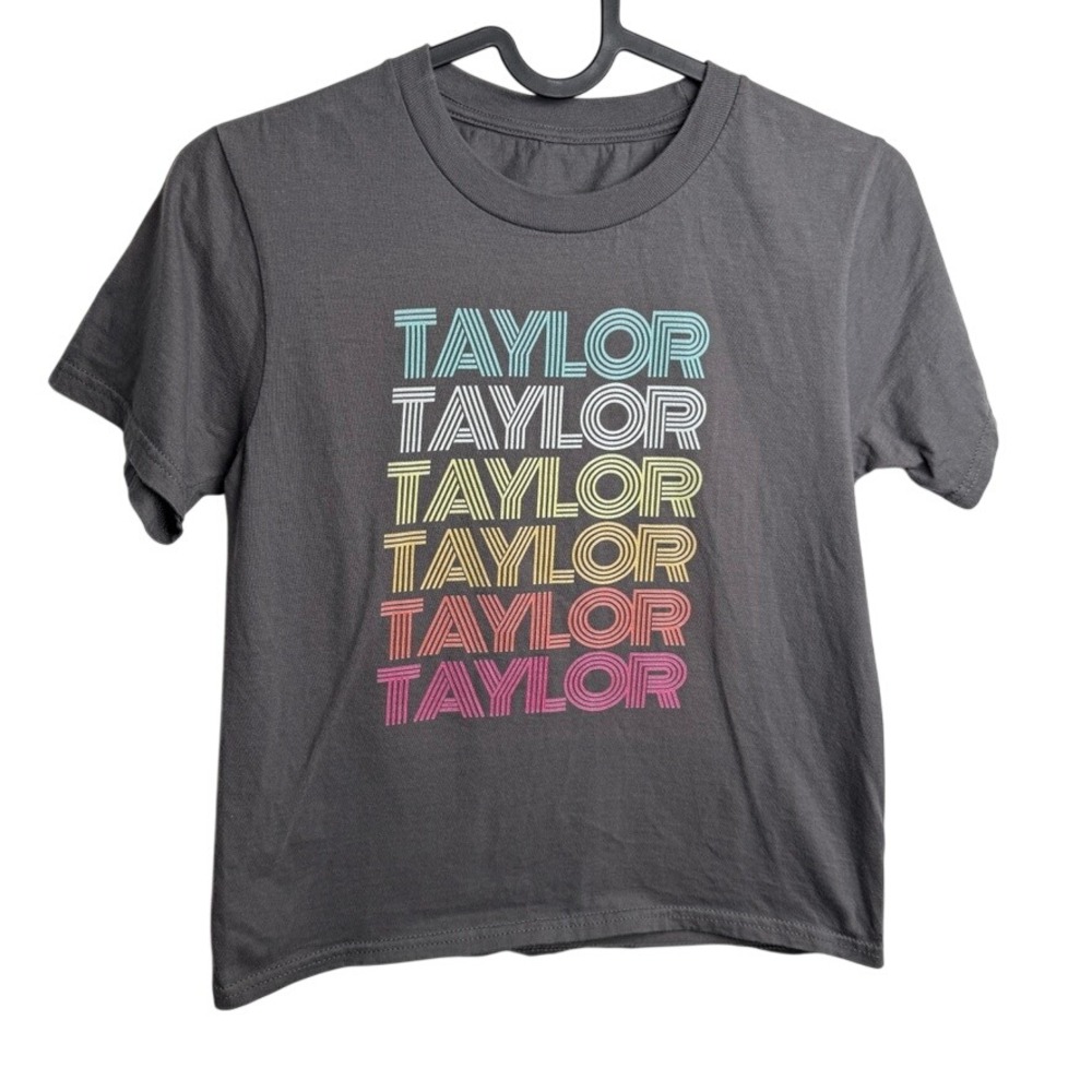 Taylor Swift Kids Graphic Tee S 6/7 Gray Rainbow Retro Swiftie Concert Shirt